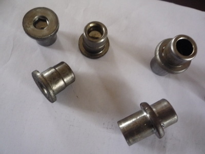 金屬成型設(shè)備的工業(yè)利器 多功位成型機(jī)、零件成型機(jī)與螺母機(jī)